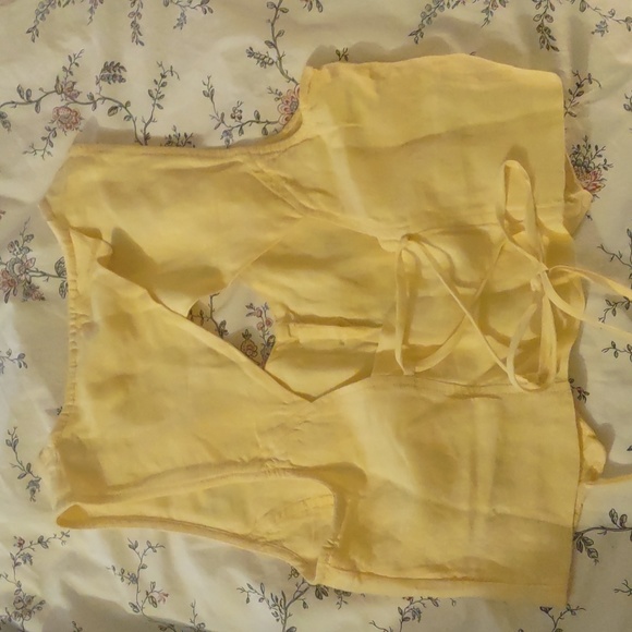 Buttercup yellow free people top 💛 - Picture 2 of 2